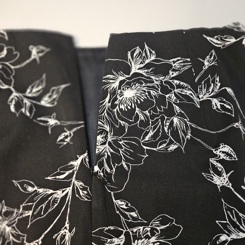 White House Black Market Black and White Floral Pencil Skirt - Picture 4 of 10